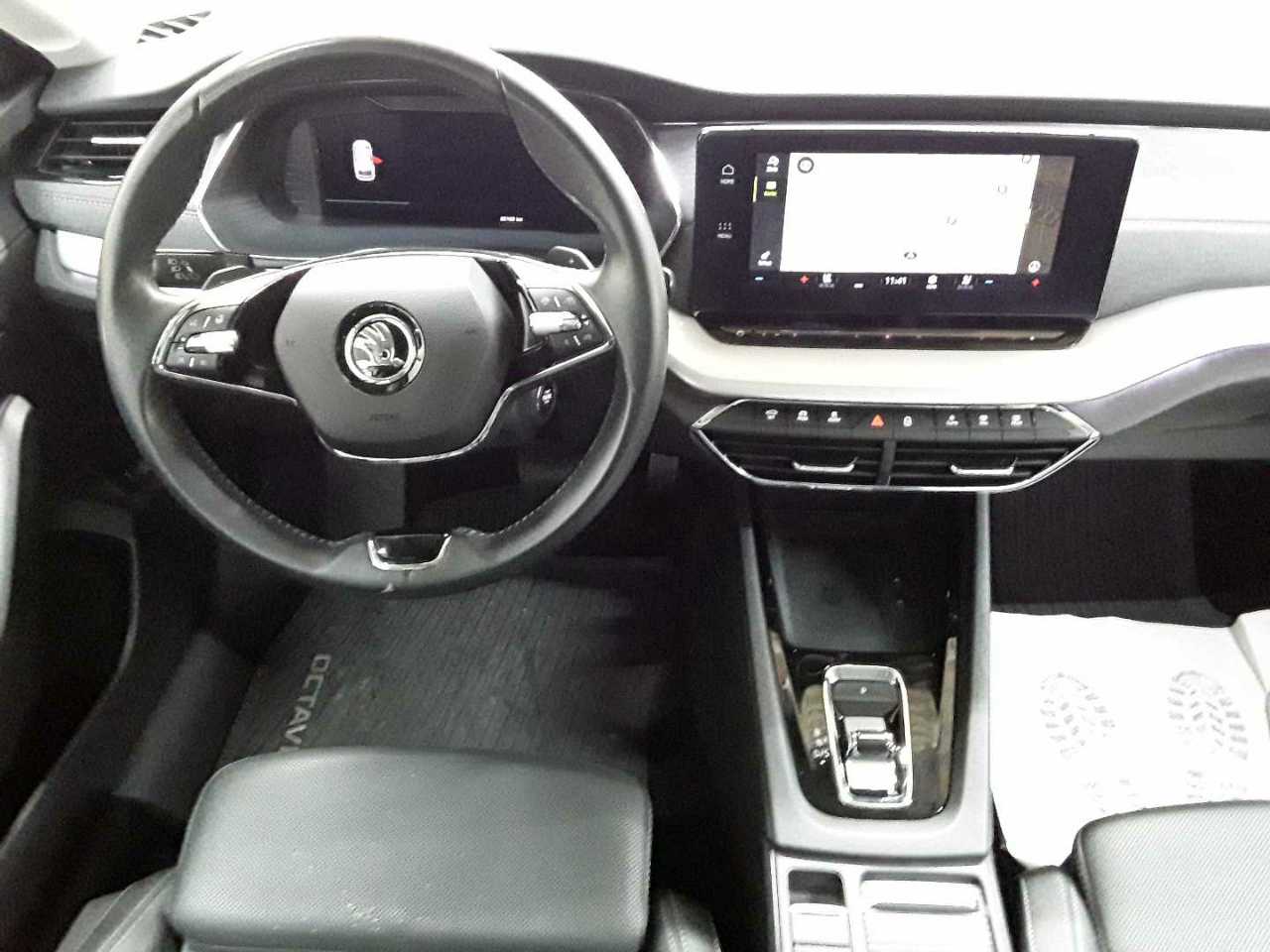 Skoda Octavia Combi 2.0 TDI DSG Style 10