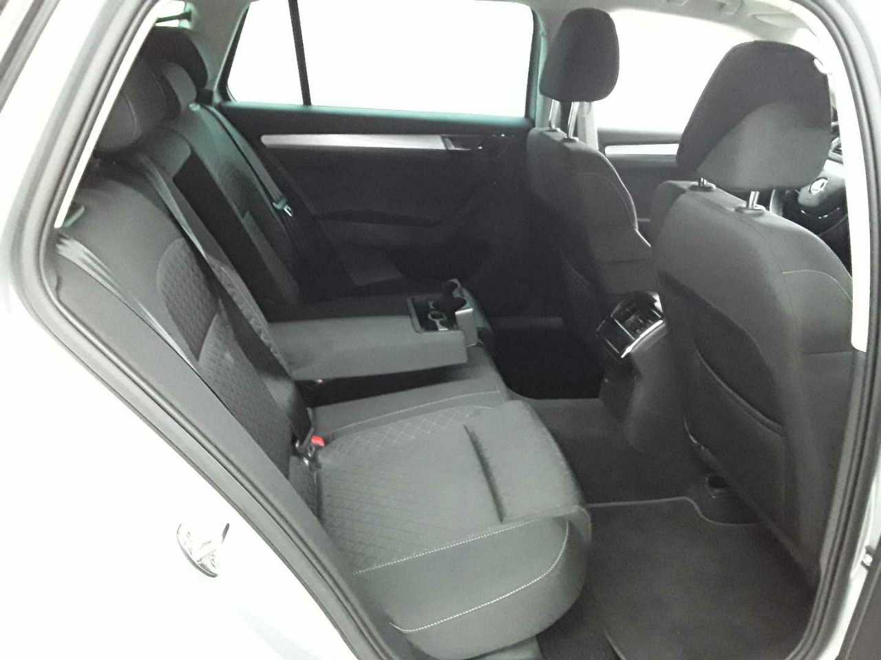 Skoda Superb Combi 2.0 TDI DSG Ambition 14