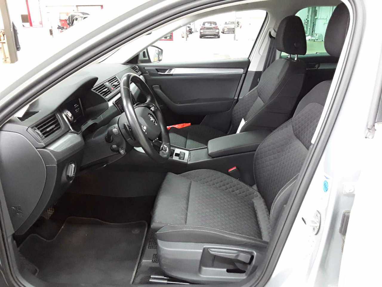 Skoda Superb Combi 2.0 TDI DSG Ambition 7