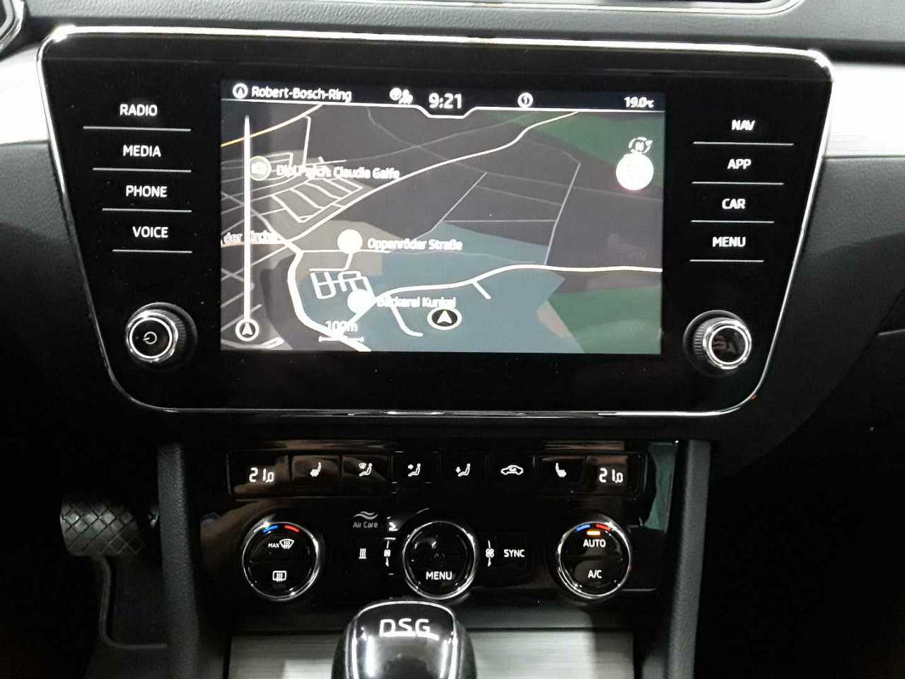 Skoda Superb Combi 2.0 TDI DSG Ambition 12