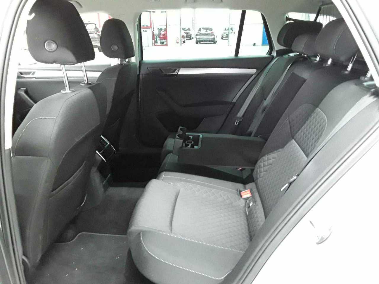 Skoda Superb Combi 2.0 TDI DSG Ambition 13