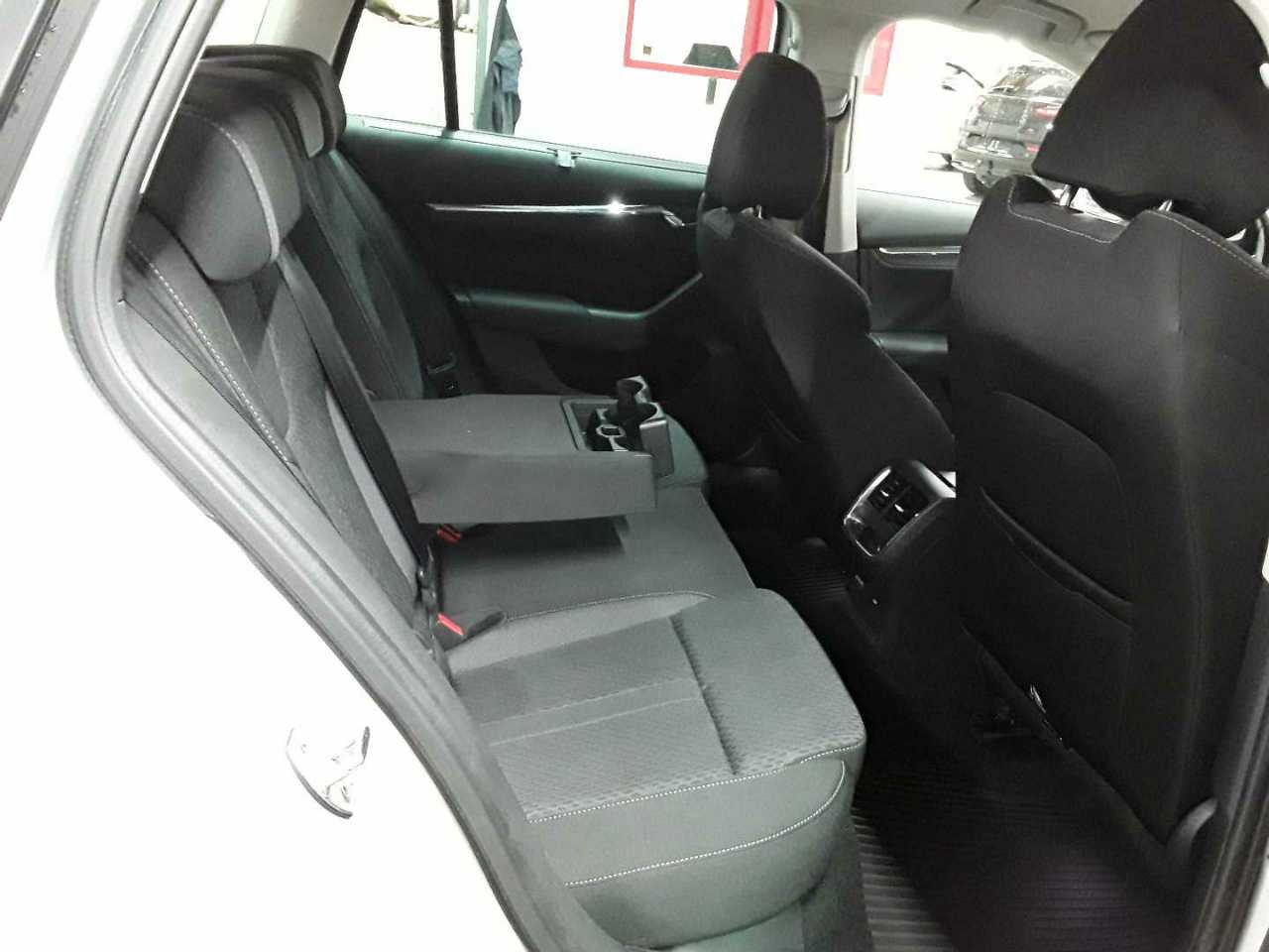 Skoda Octavia Combi 2.0 TDI DSG Style 13