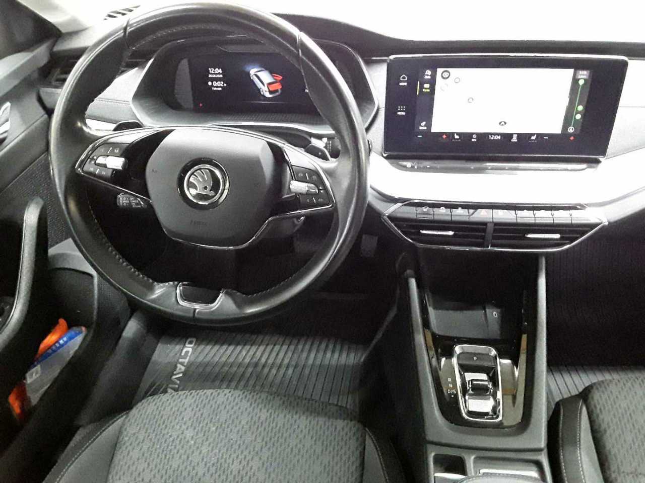 Skoda Octavia Combi 2.0 TDI DSG Style 10
