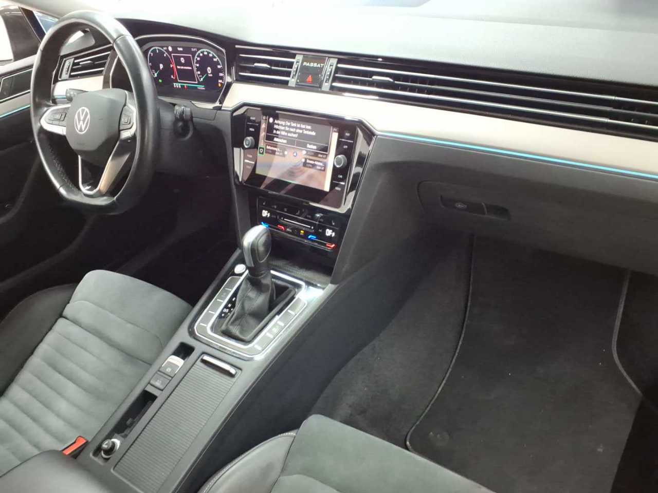 Vw Passat Variant 2.0 TDI SCR DSG Elegance 9