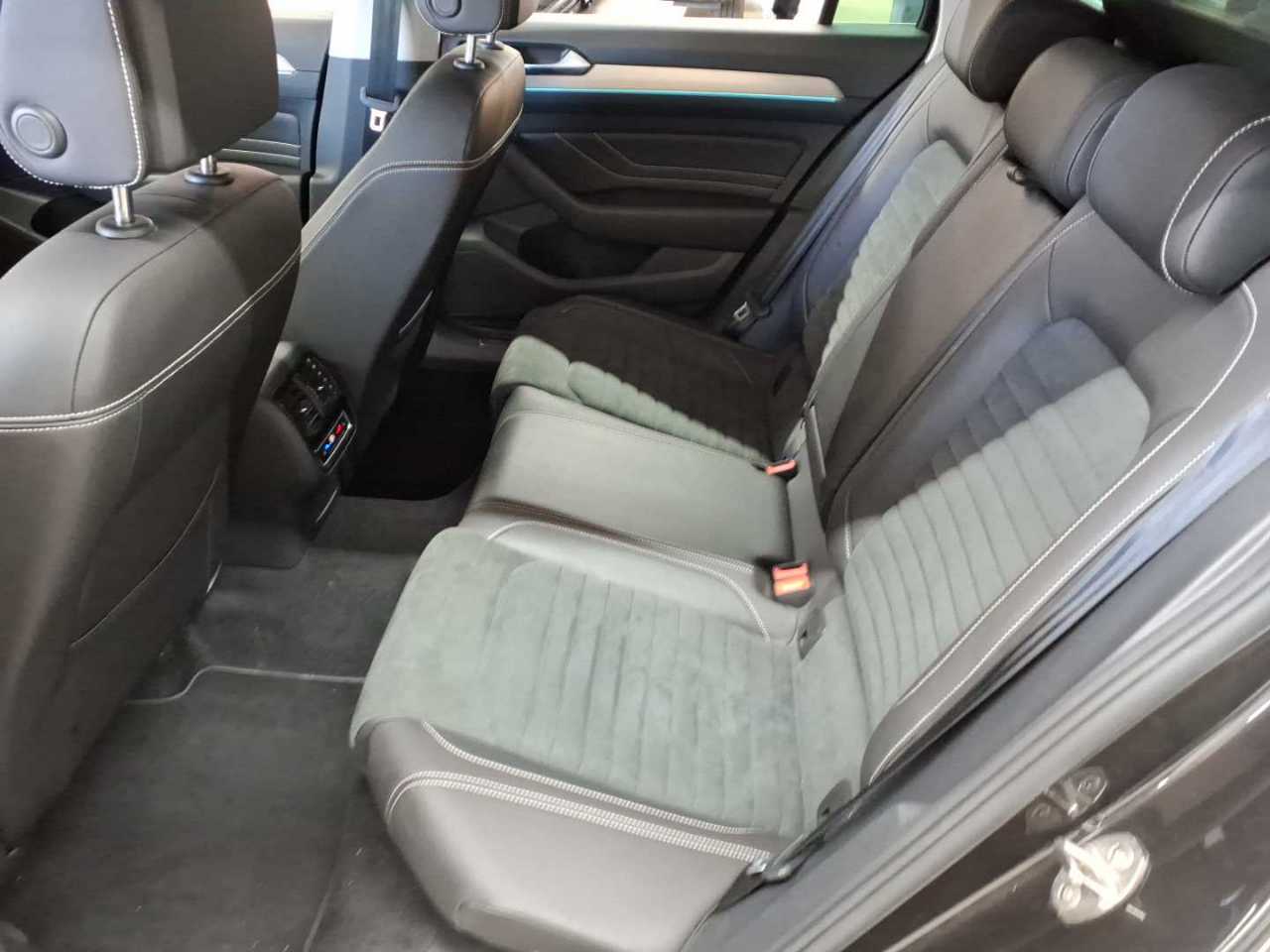 Vw Passat Variant 2.0 TDI SCR DSG Elegance 13