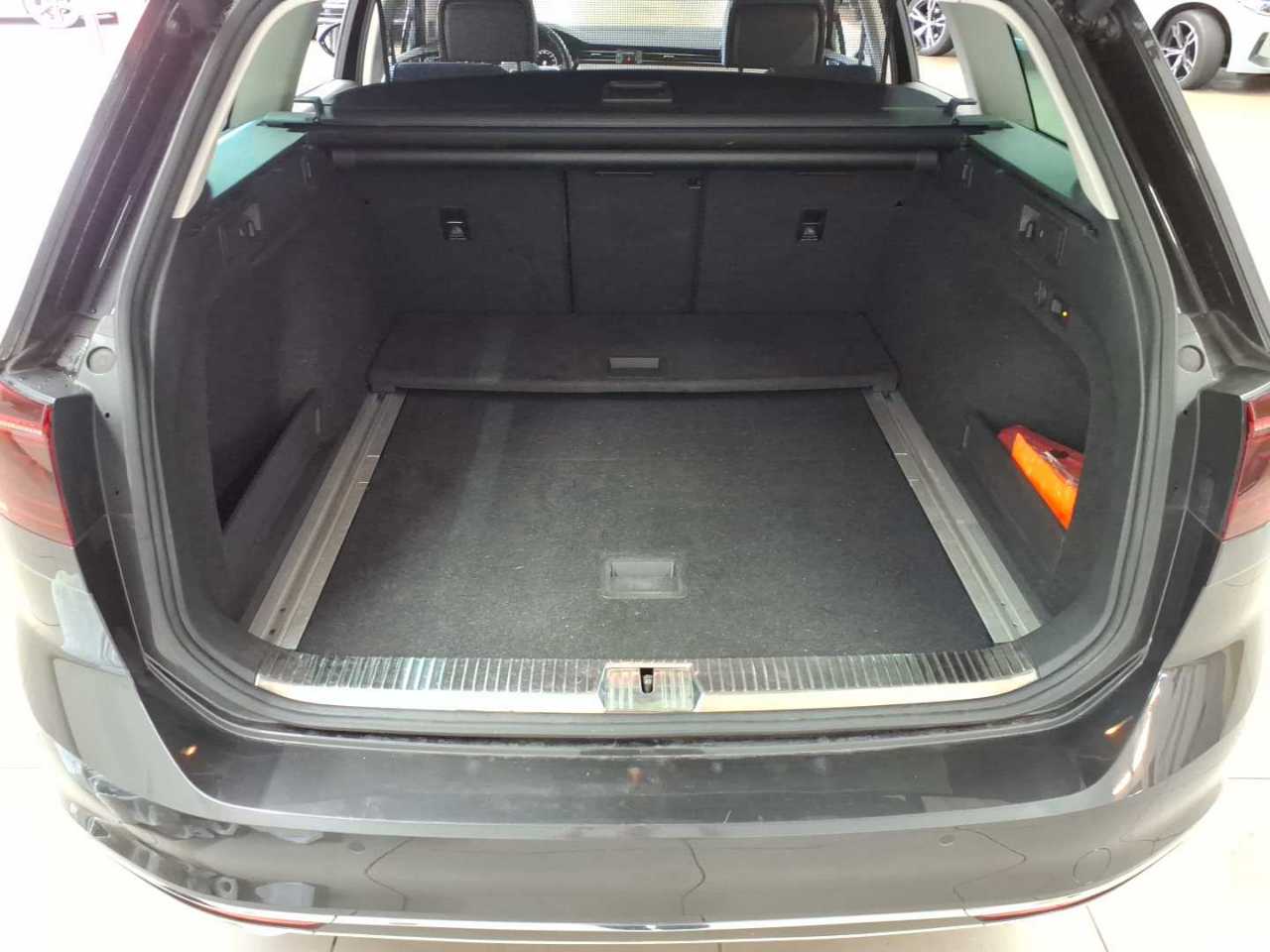 Vw Passat Variant 2.0 TDI SCR DSG Elegance 15