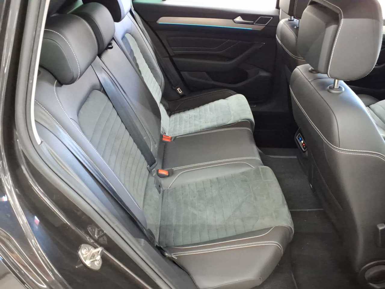 Vw Passat Variant 2.0 TDI SCR DSG Elegance 14