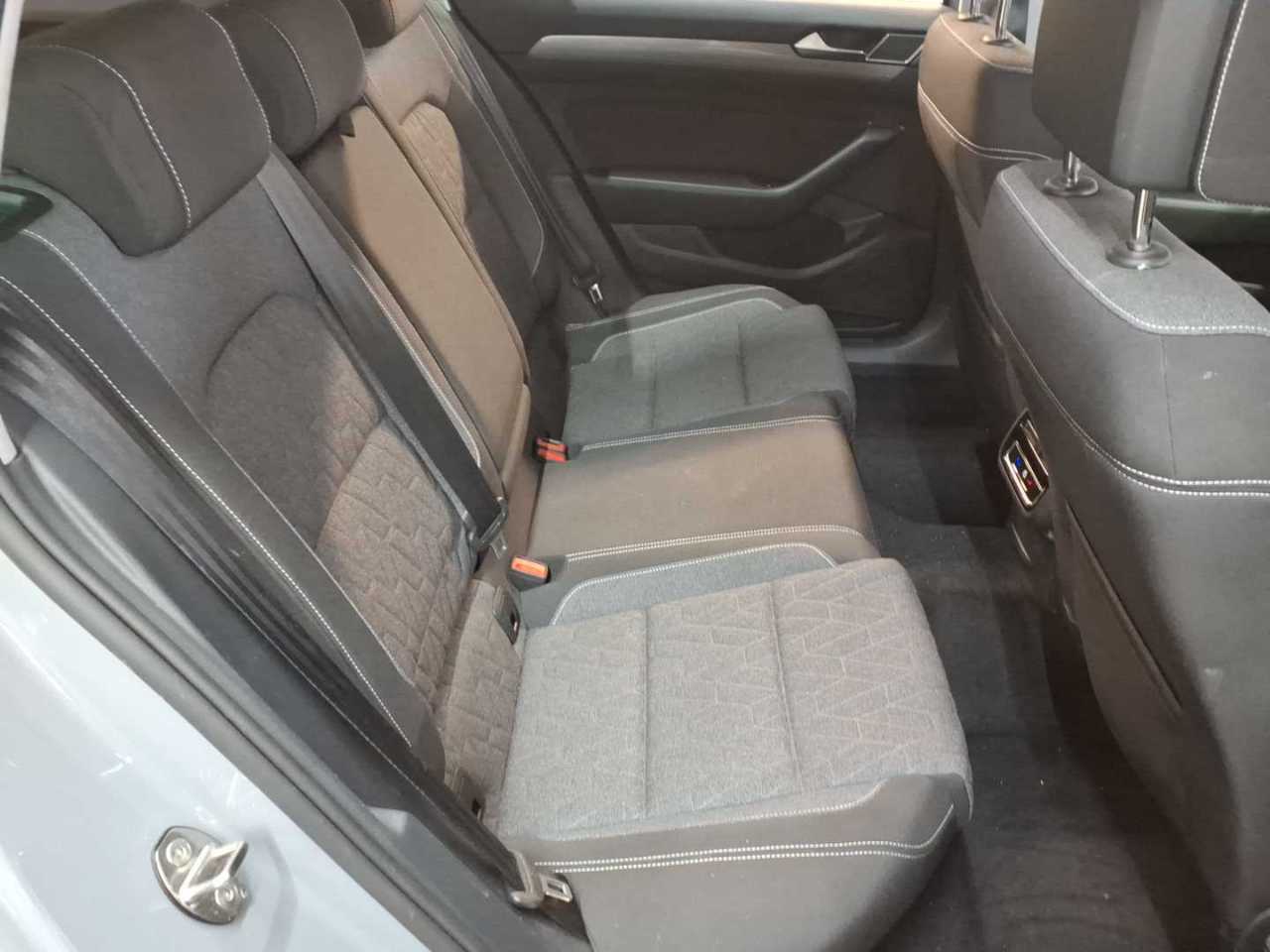 Vw Passat Variant 2.0 TDI SCR DSG Business 14