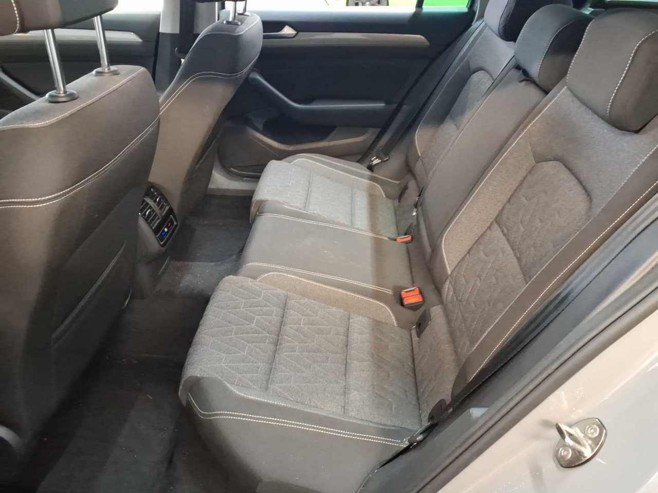 Vw Passat Variant 2.0 TDI SCR DSG Business 13