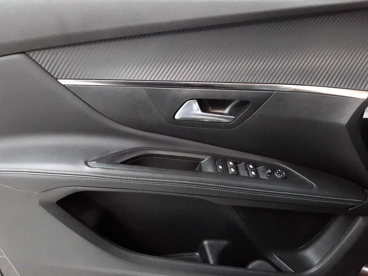 Peugeot 5008 PureTech 130 Stop & Start Allure Pack 17