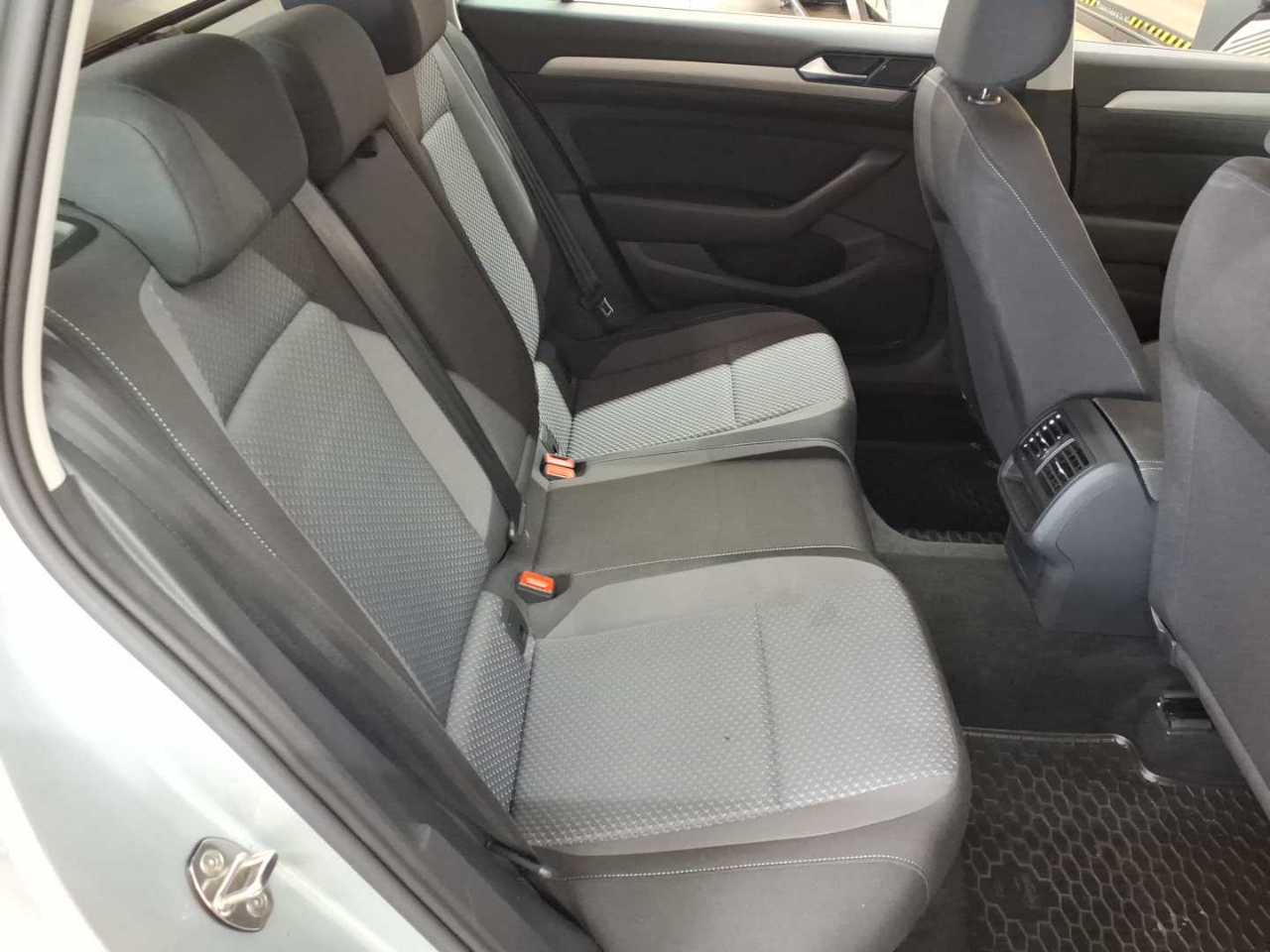 Vw Passat Variant 2.0 TDI SCR DSG 14