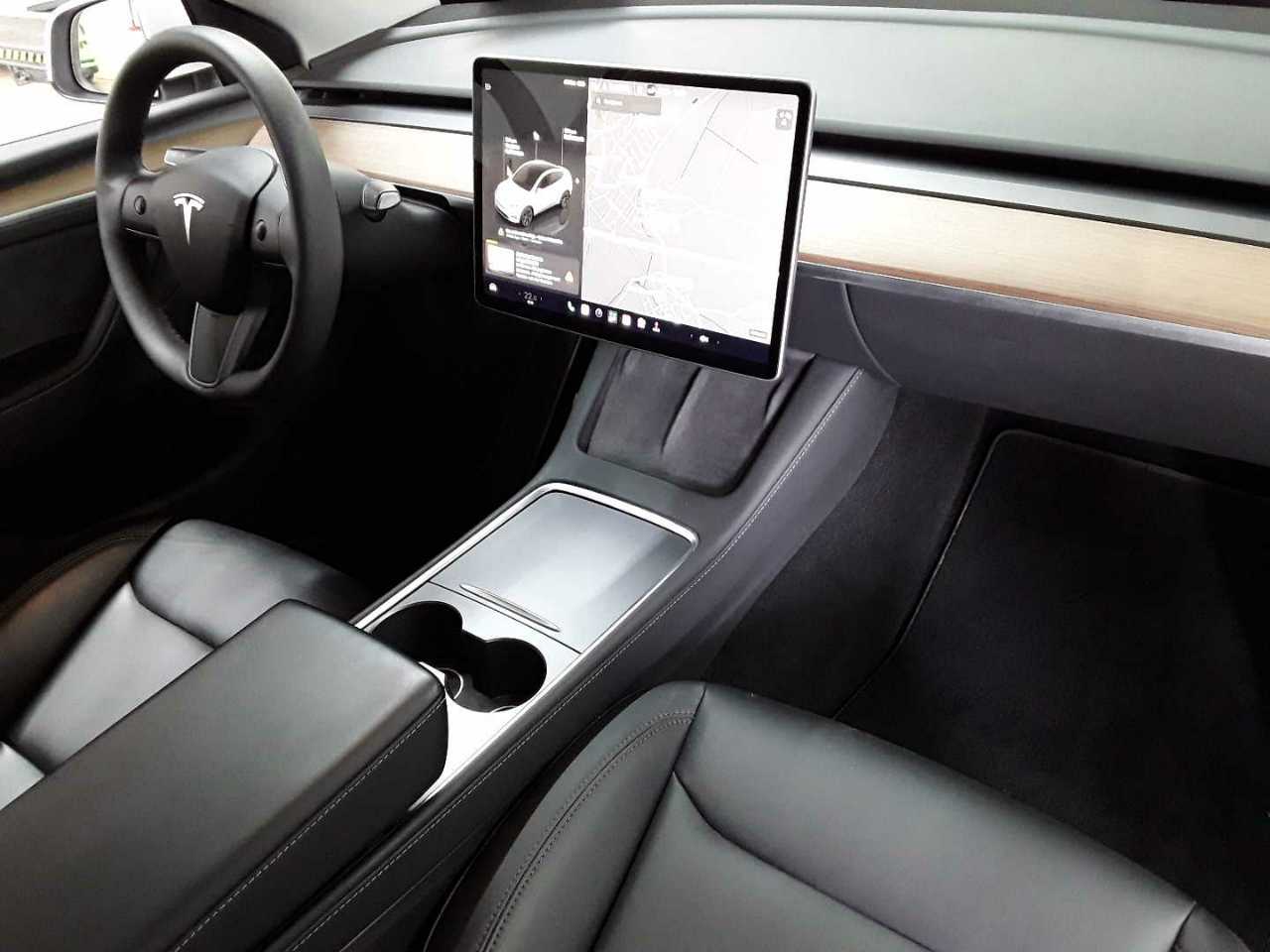 Tesla Model Y Long Range Dual Motor AWD 9