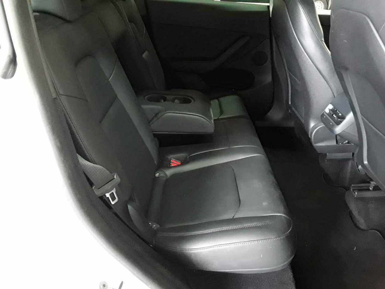 Tesla Model Y Long Range Dual Motor AWD 14