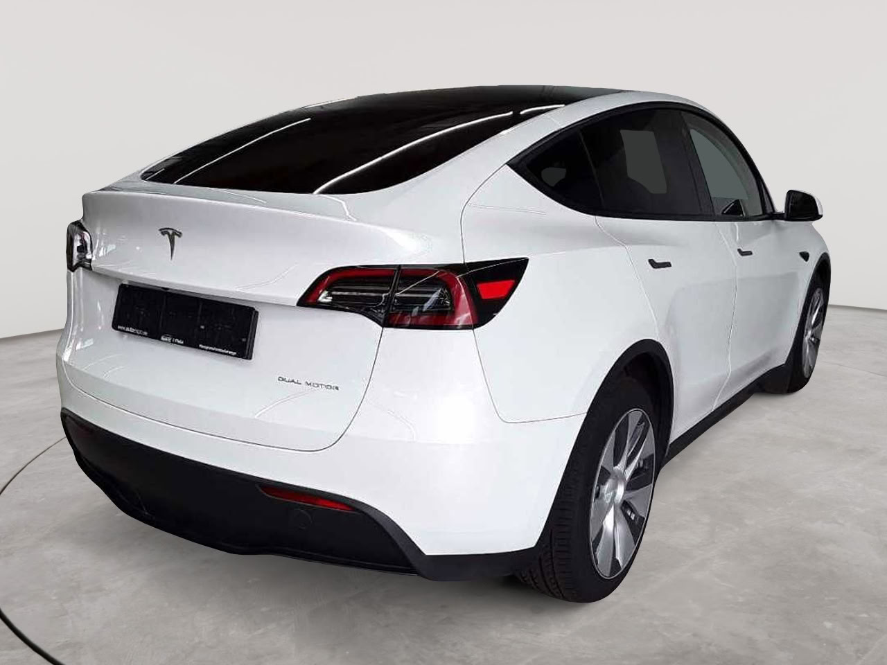 Tesla Model Y Long Range Dual Motor AWD 4