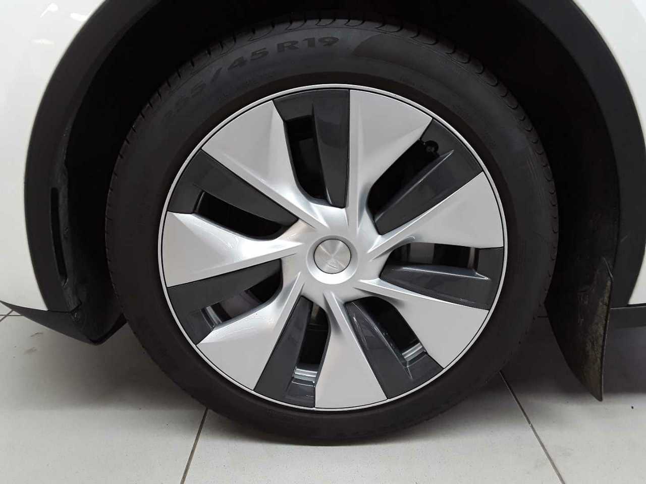 Tesla Model Y Long Range Dual Motor AWD 20