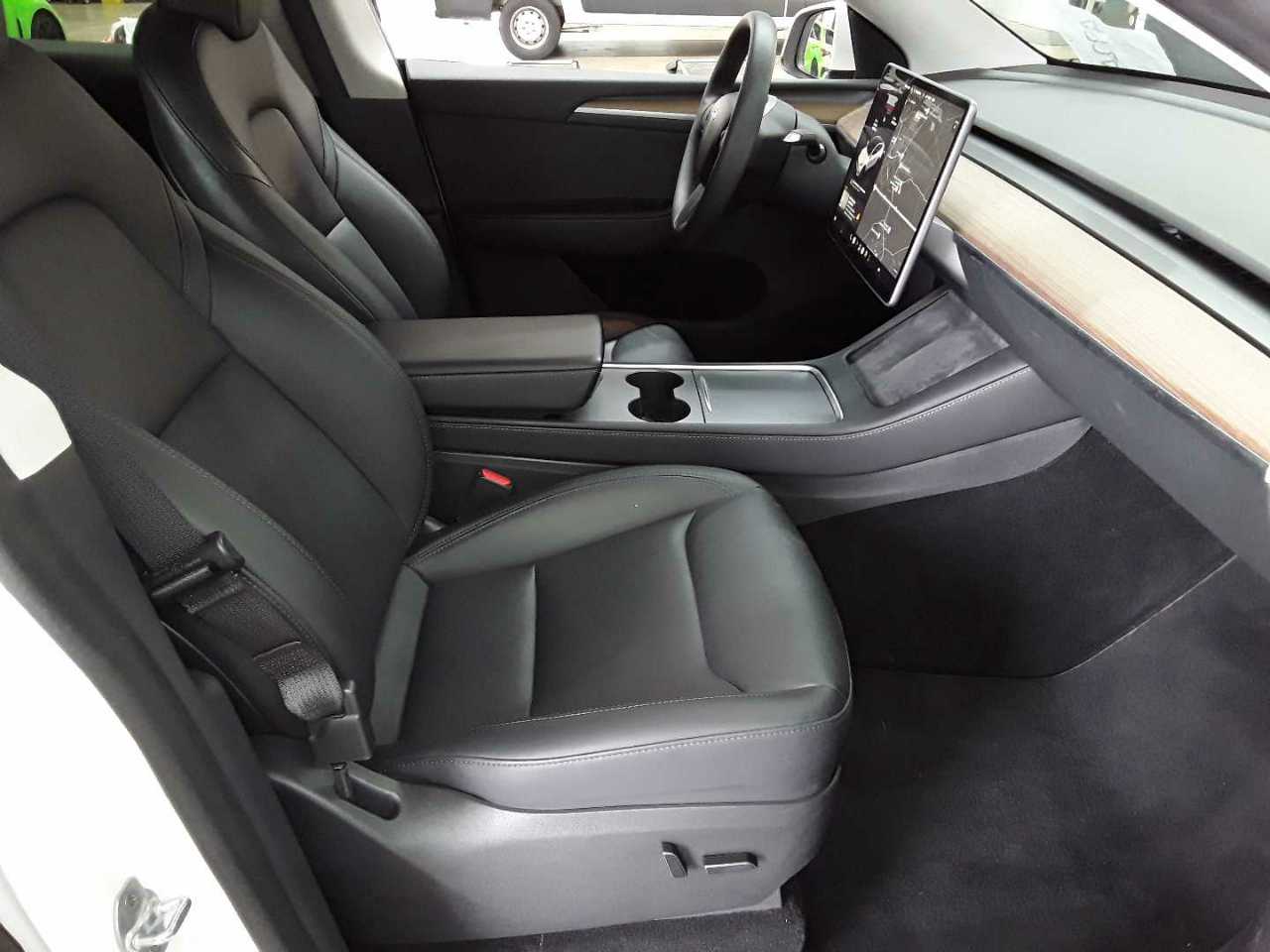 Tesla Model Y Long Range Dual Motor AWD 8