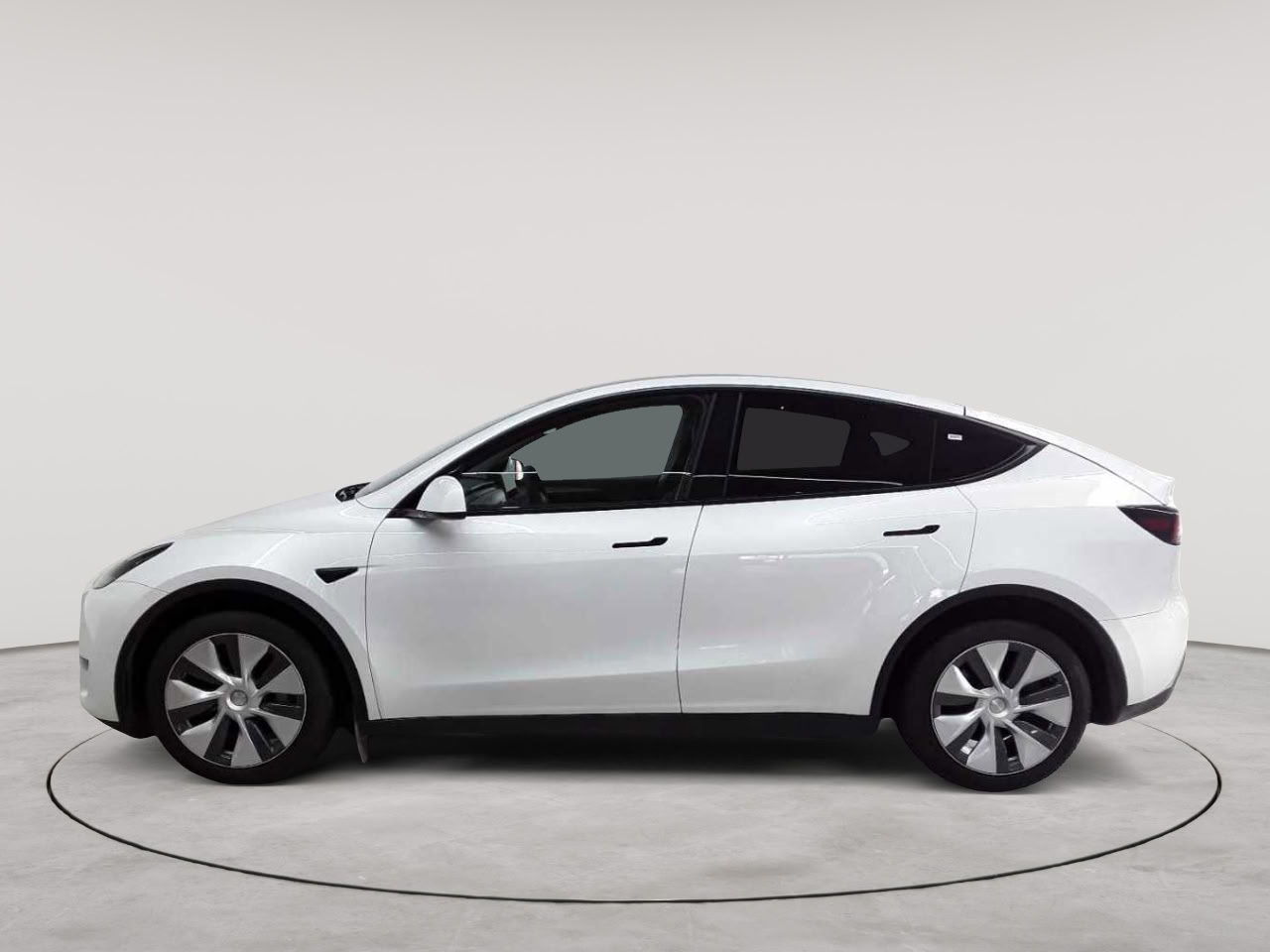 Tesla Model Y Long Range Dual Motor AWD 6