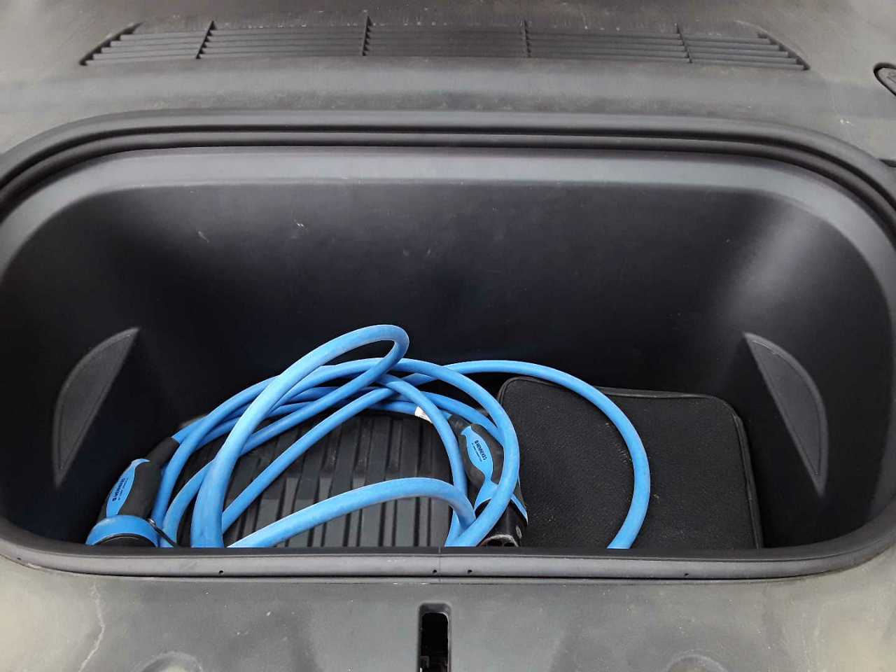 Tesla Model Y Long Range Dual Motor AWD 16