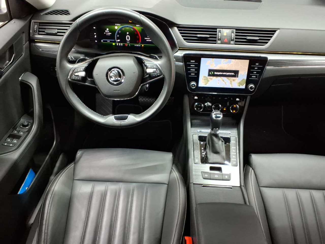 Skoda Superb Combi 2.0 TDI DSG Style 10