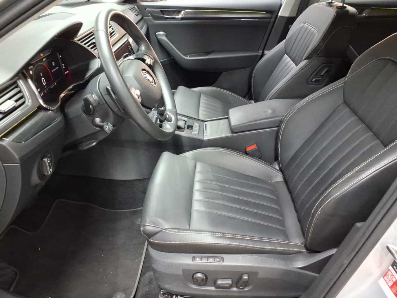 Skoda Superb Combi 2.0 TDI DSG Style 7