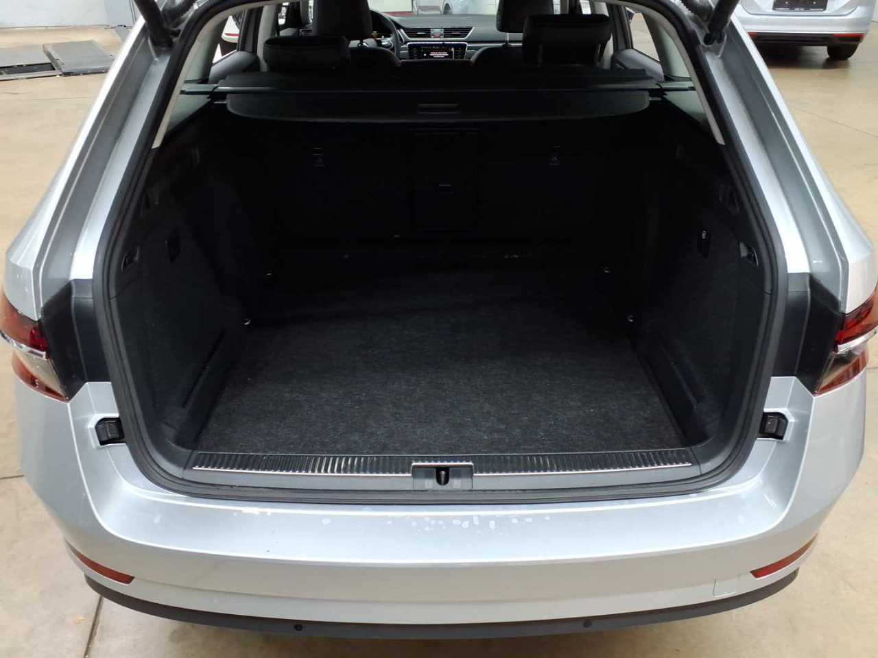 Skoda Superb Combi 2.0 TDI DSG Style 15