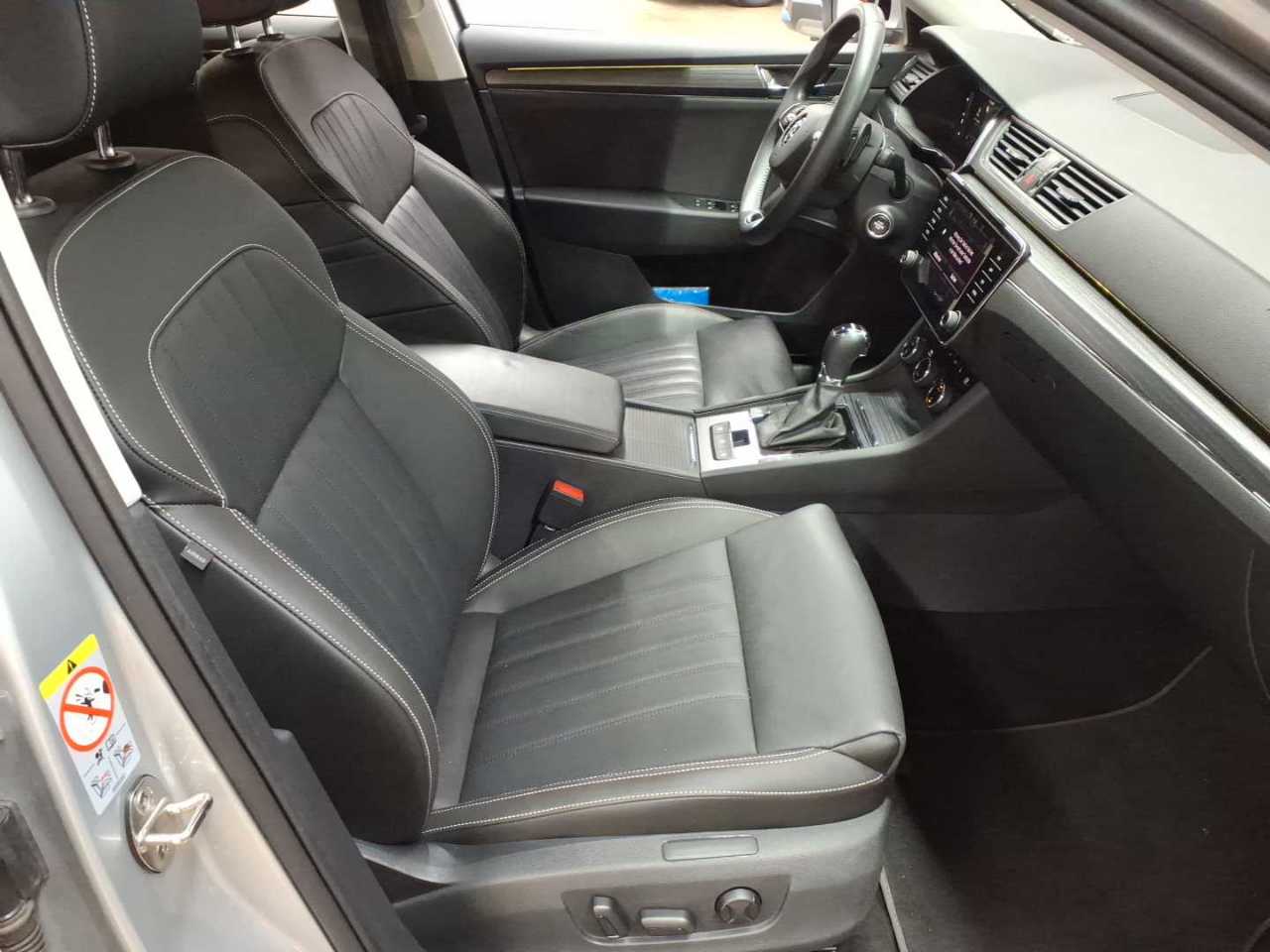 Skoda Superb Combi 2.0 TDI DSG Style 8