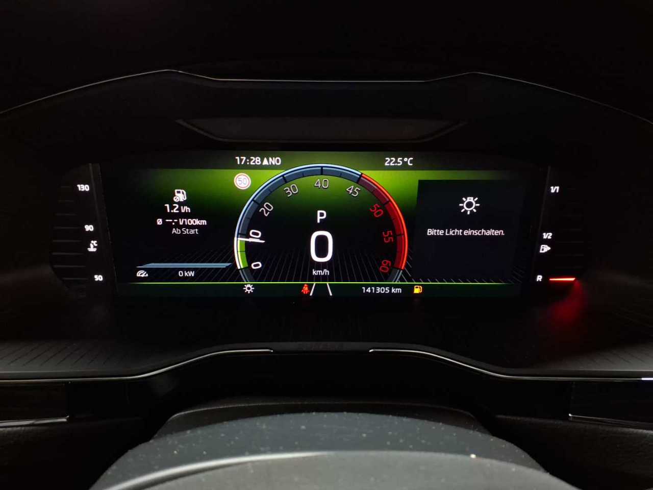 Skoda Superb Combi 2.0 TDI DSG Style 11