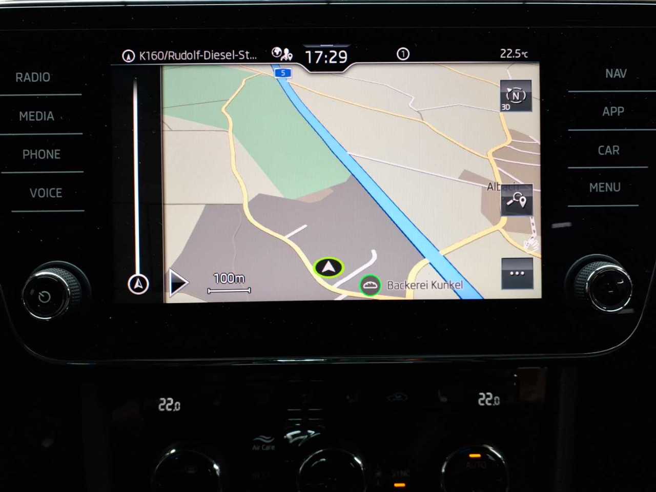 Skoda Superb Combi 2.0 TDI DSG Style 12