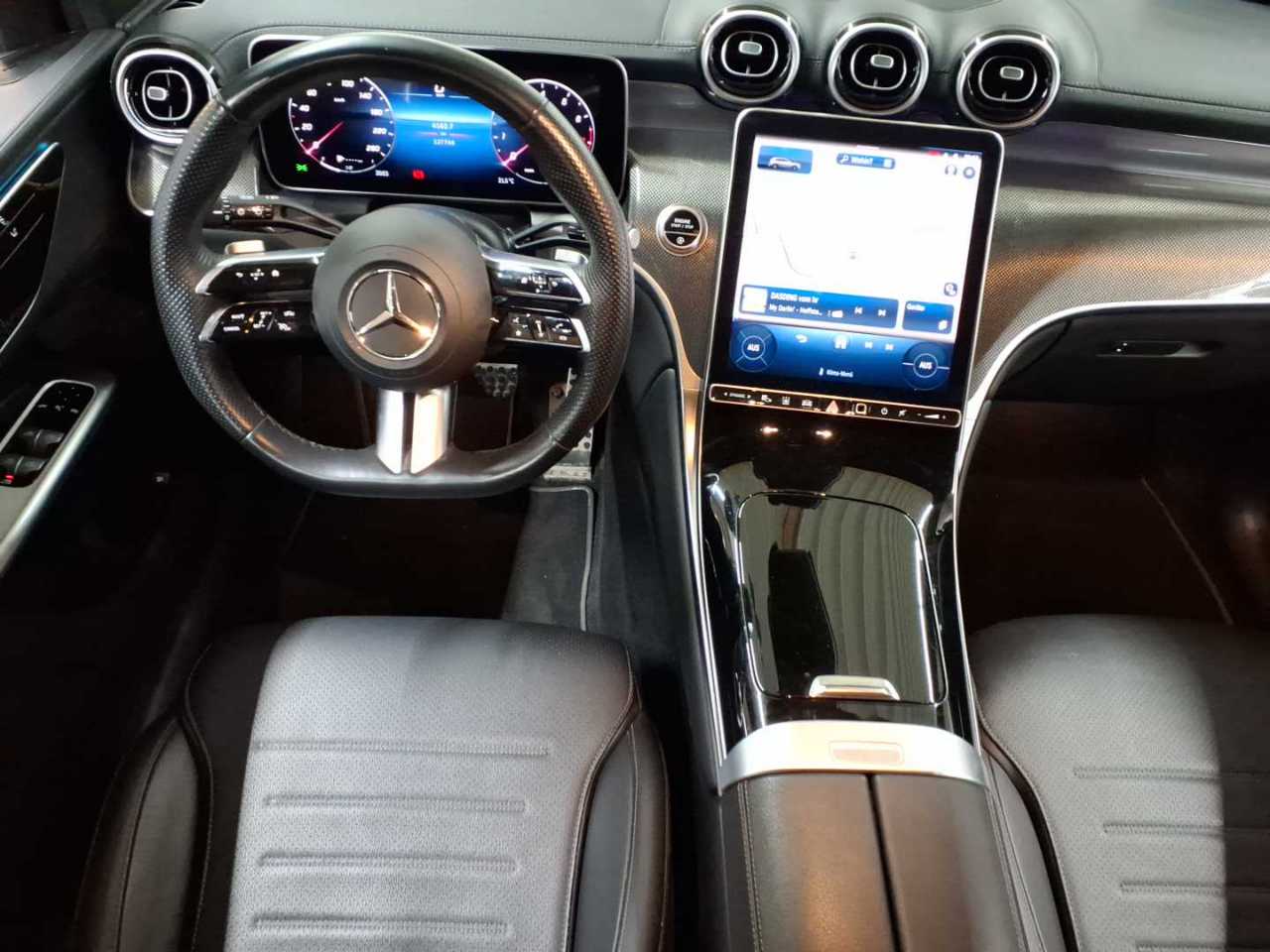 Mercedes-Benz GLC 300 4Matic 9G-TRONIC AMG Line Advanced 10