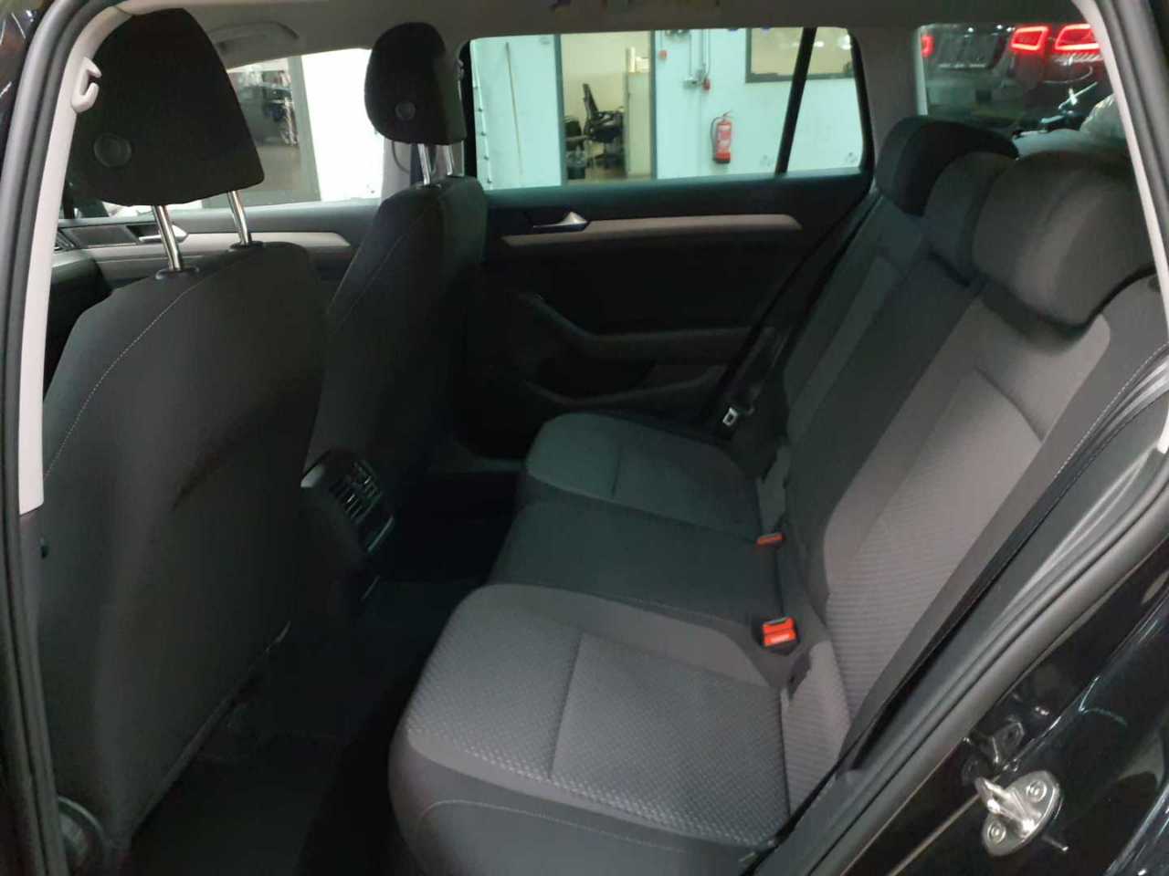 Vw Passat Variant 2.0 TDI SCR DSG 13