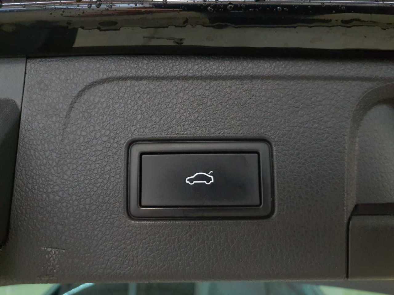 Vw Passat Variant 2.0 TDI SCR DSG 16