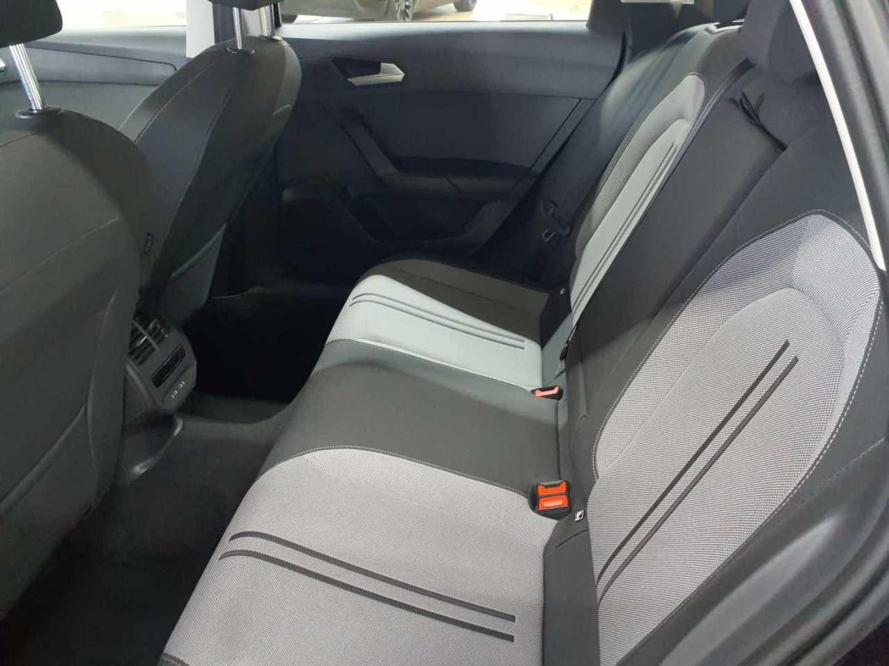 Seat Leon Sportstourer 2.0 TDI Style 13