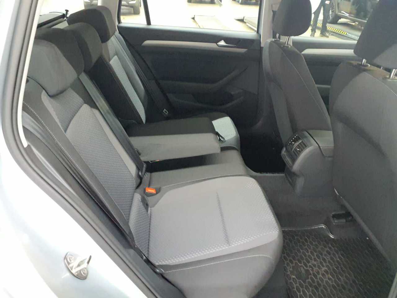 Vw Passat Variant 2.0 TDI SCR DSG 13