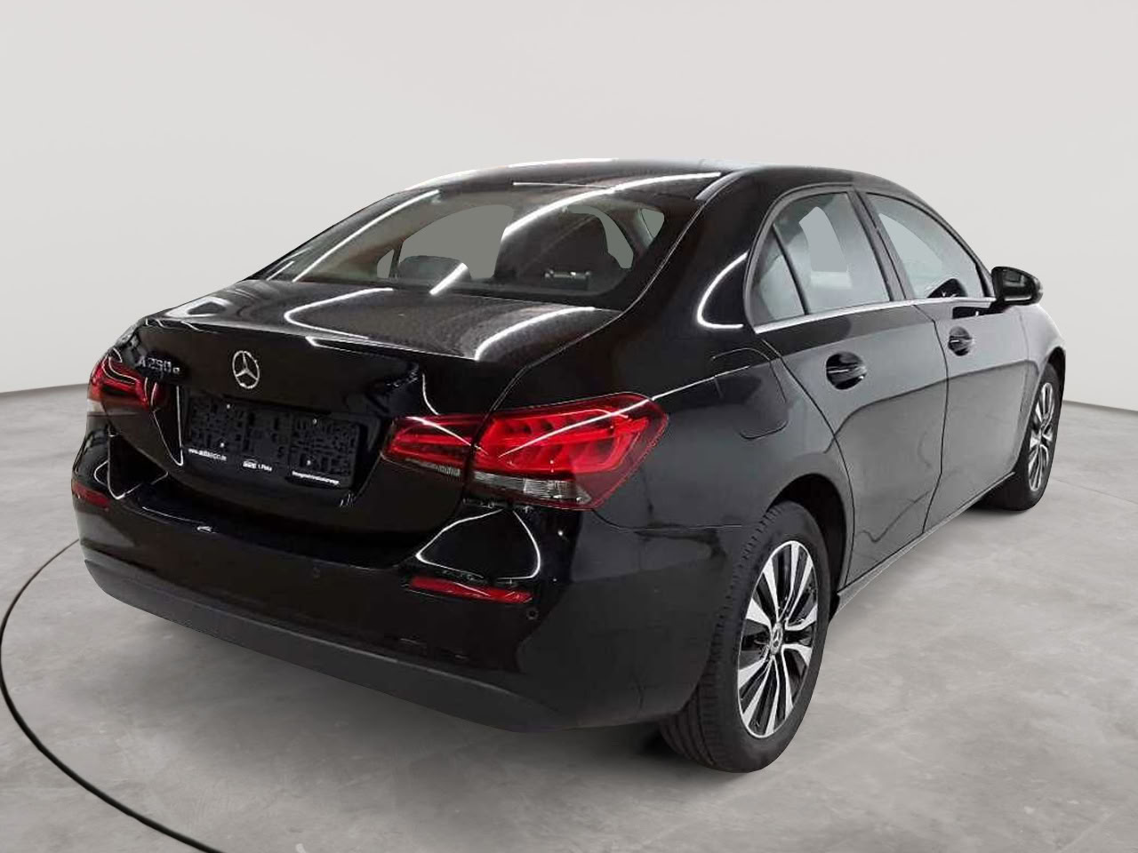 Mercedes-Benz A 250 e 8G-DCT Style 4