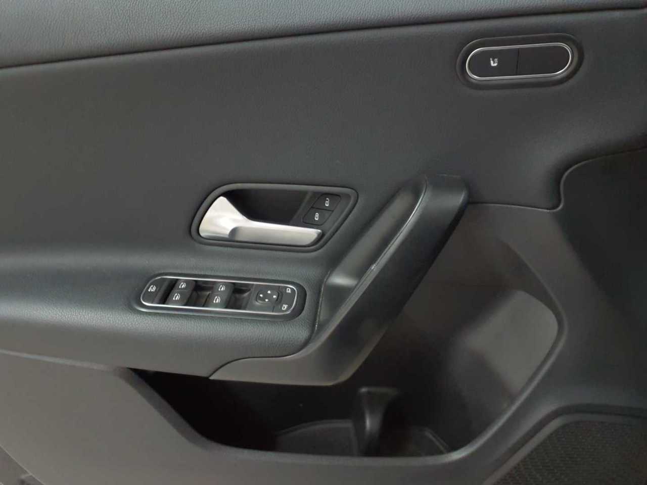 Mercedes-Benz CLA 200 d 4Matic Shooting Brake 8G-DCT 18