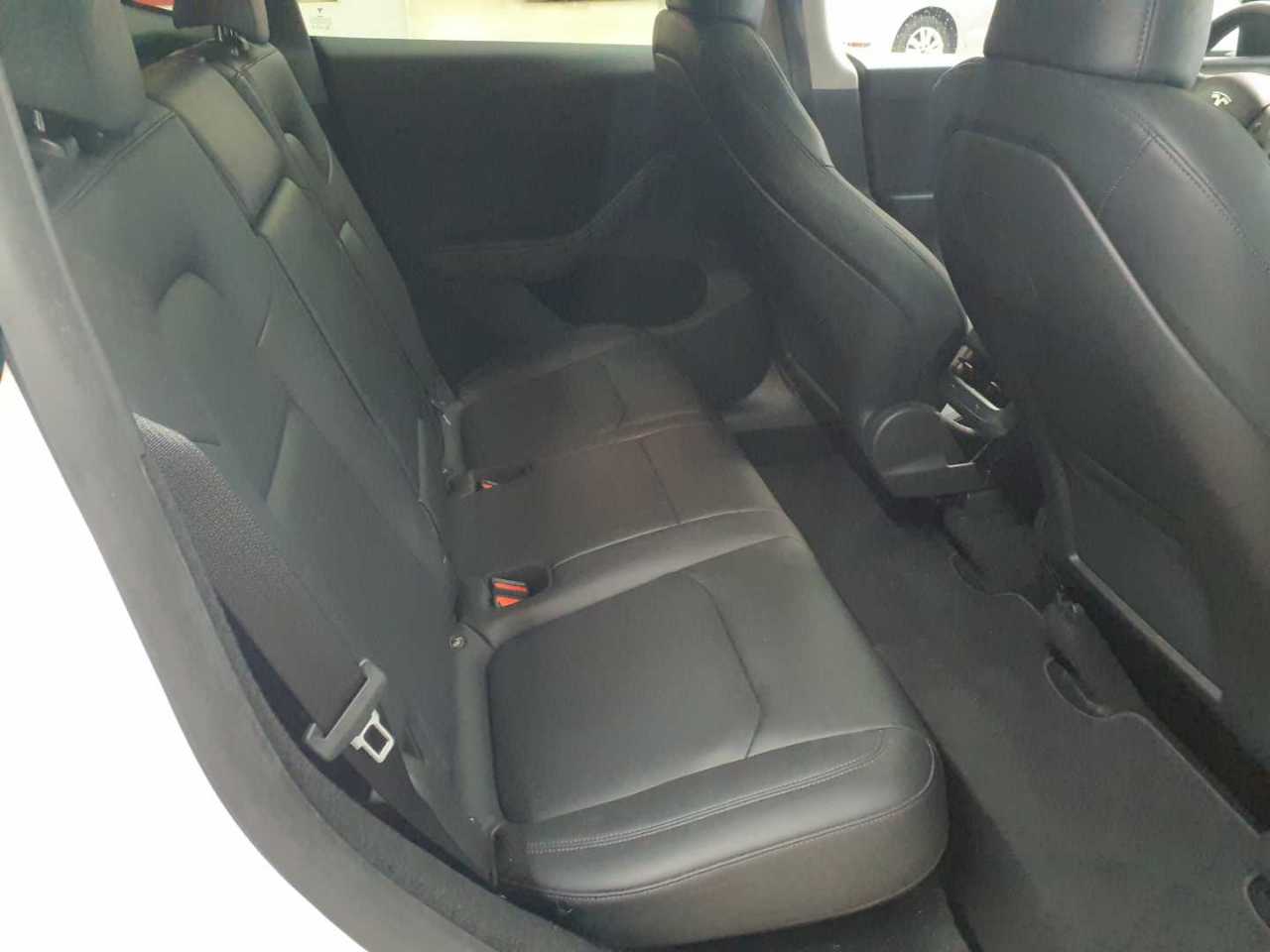 Tesla Model Y Long Range Dual Motor AWD 14