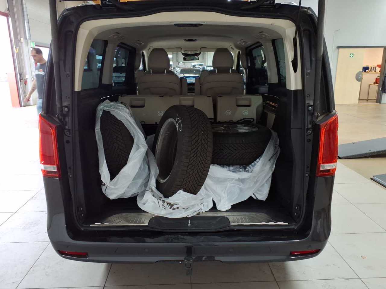 Mercedes-Benz V 300 d lang 4Matic 9G-TRONIC Avantgarde Edition 14