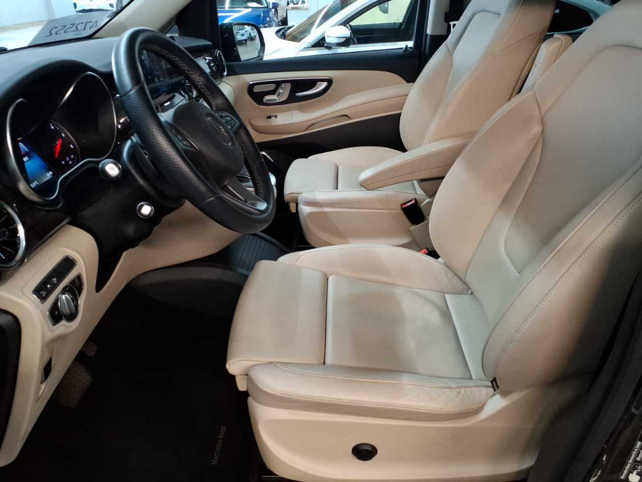 Mercedes-Benz V 300 d lang 4Matic 9G-TRONIC Avantgarde Edition 8