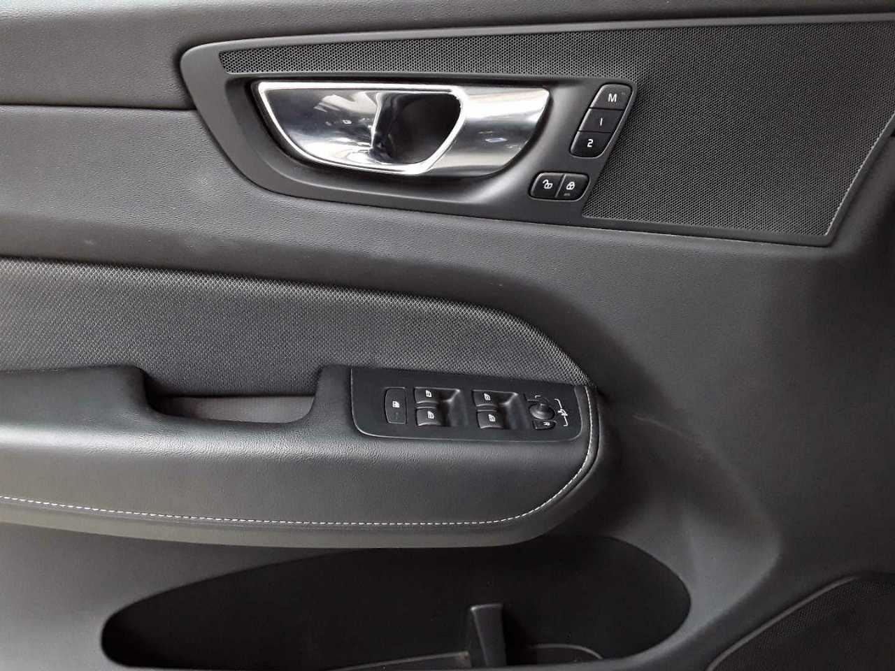 Volvo XC60 B4 D Geartronic RDesign 17