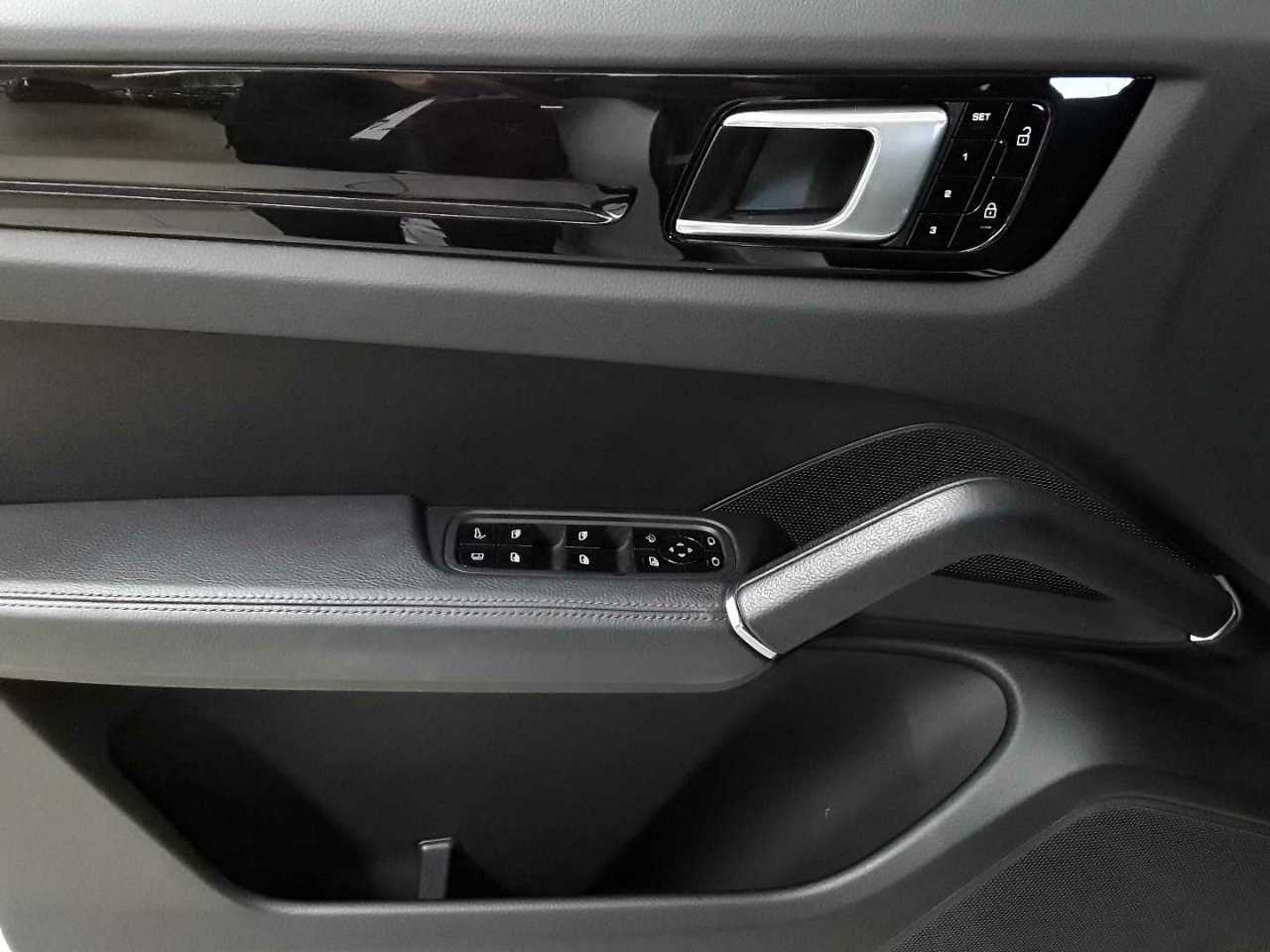 Porsche Cayenne E-Hybrid Tiptronic S 17