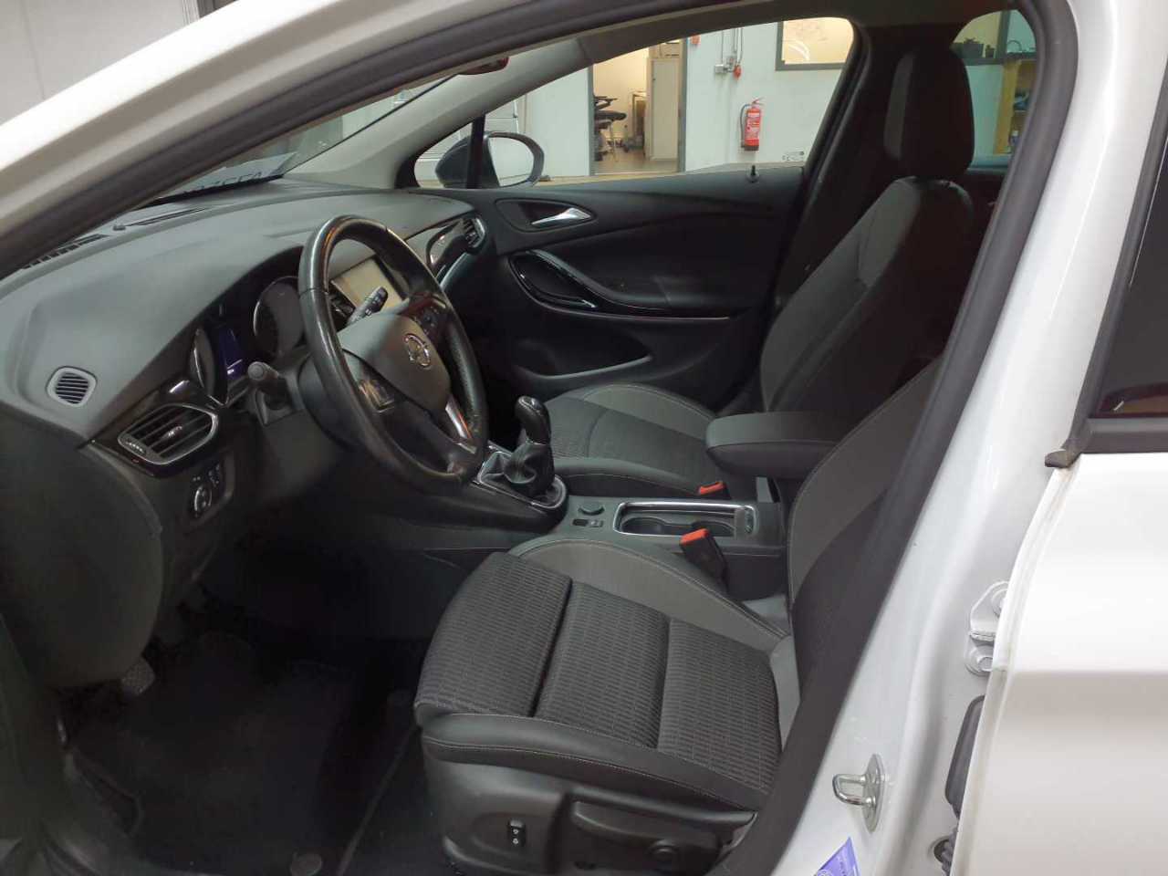 Opel Astra 1.2 Turbo Start/Stop Sports Tourer Design&Tech 7
