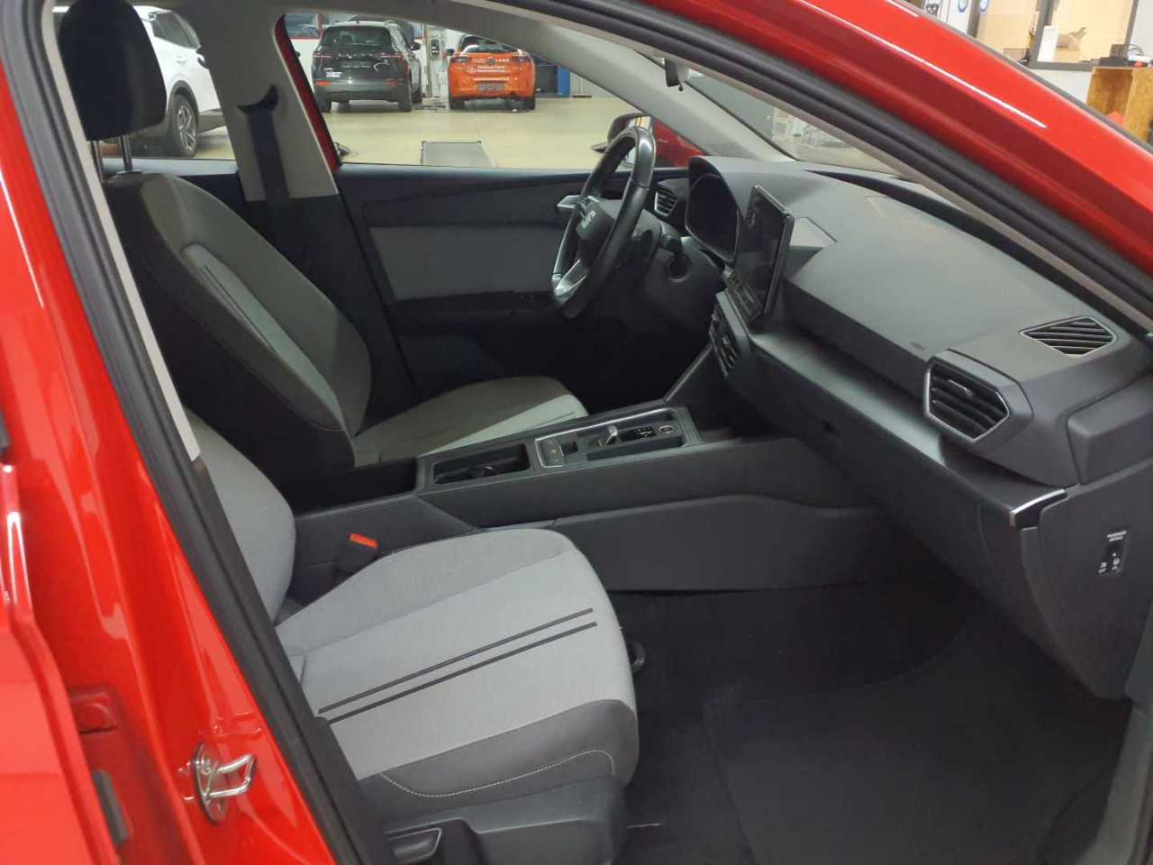 Seat Leon Sportstourer 2.0 TDI DSG Style 11