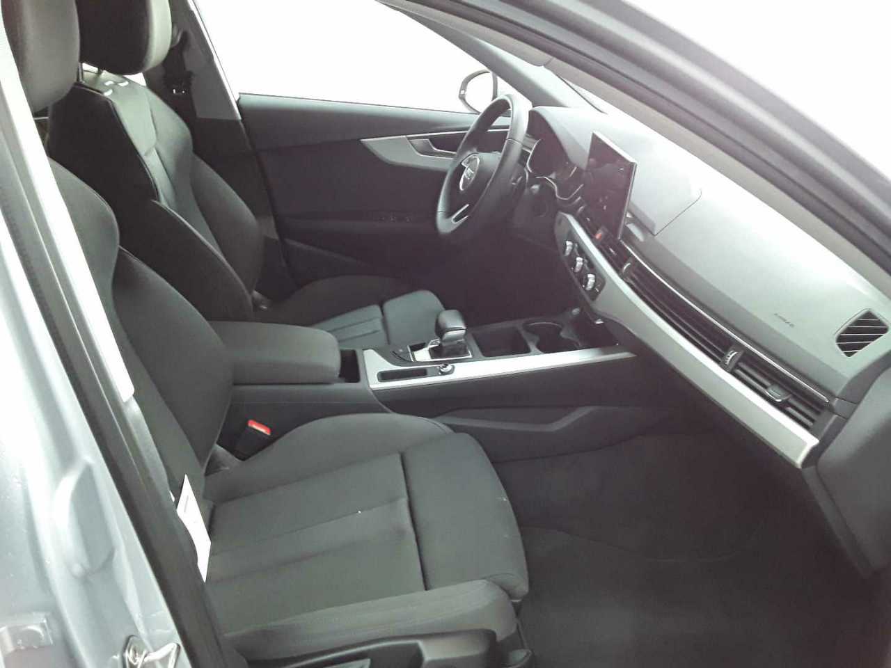 Audi A4 Avant 30 TDI S tronic 8