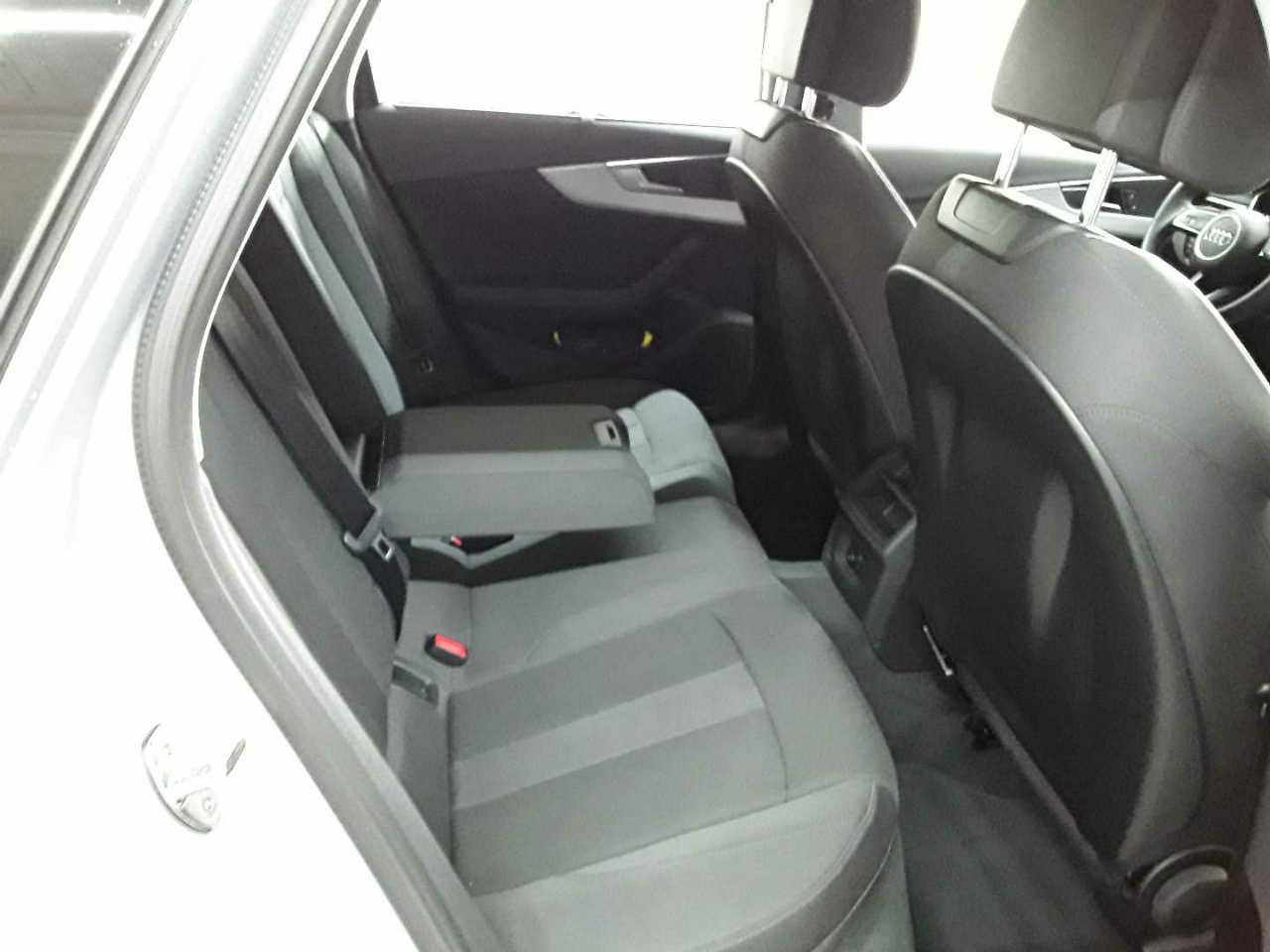 Audi A4 Avant 30 TDI S tronic 14