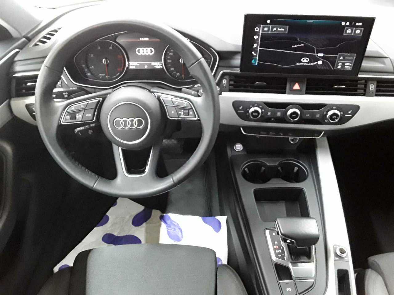 Audi A4 Avant 30 TDI S tronic 10