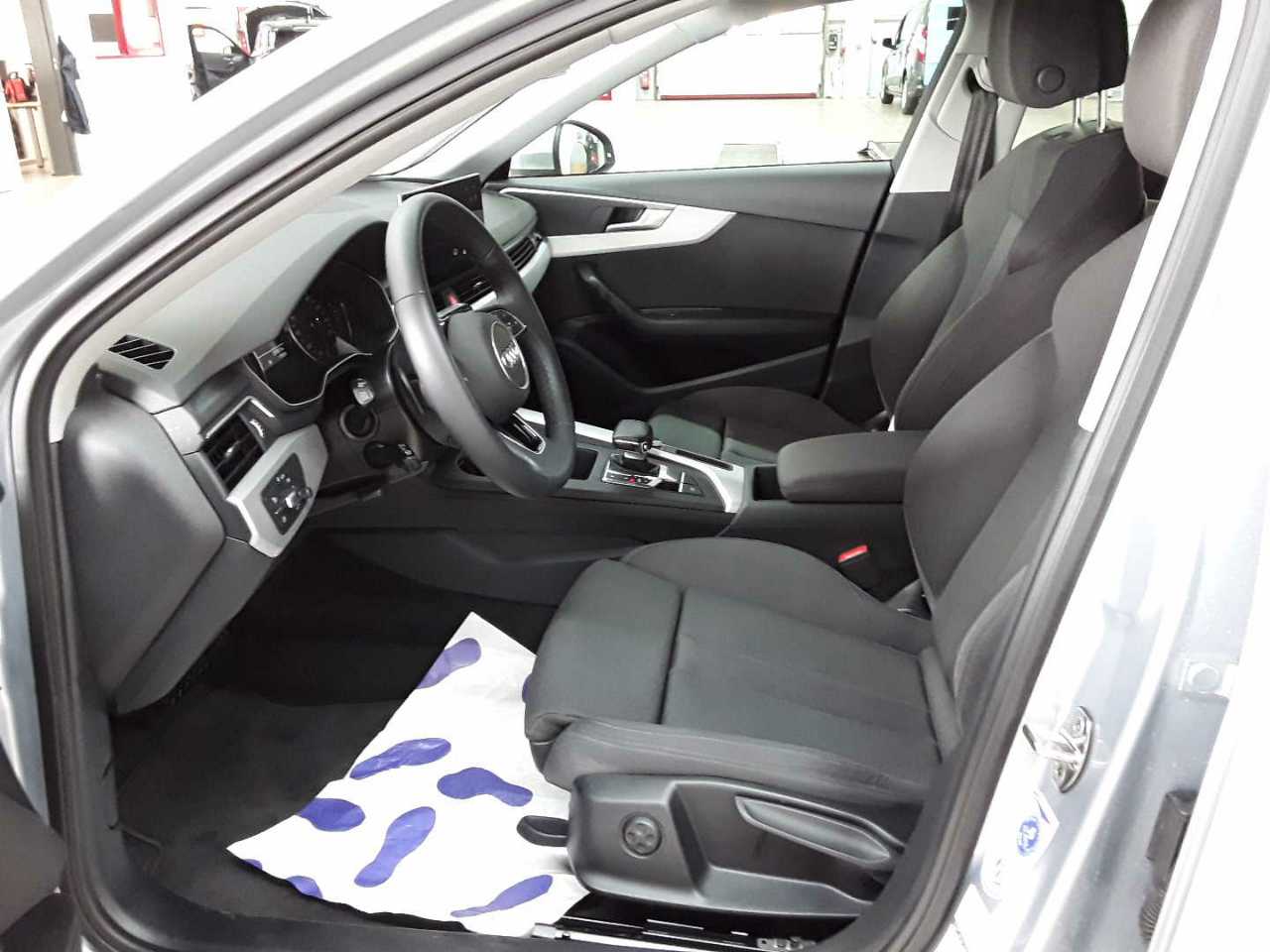 Audi A4 Avant 30 TDI S tronic 7