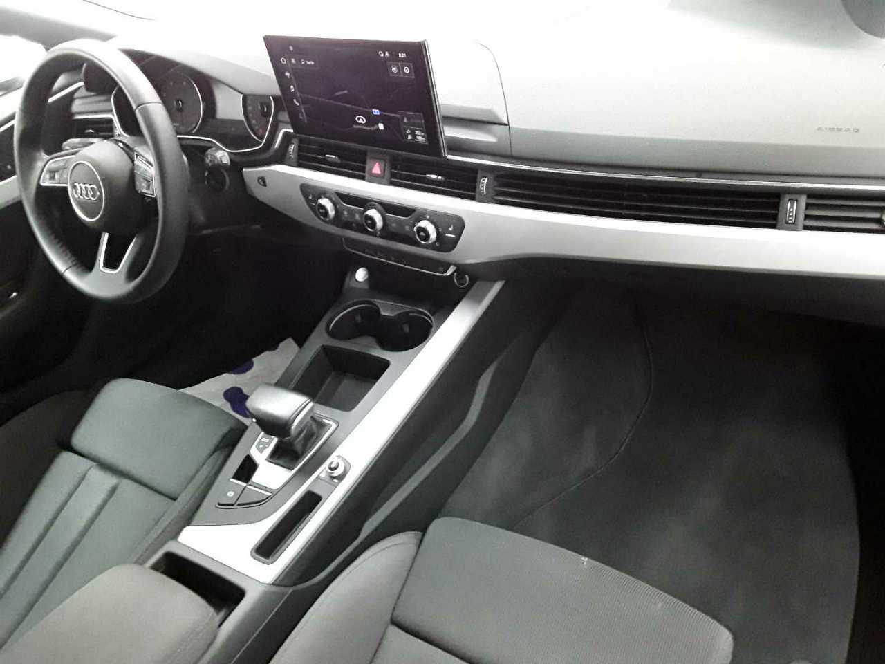 Audi A4 Avant 30 TDI S tronic 9