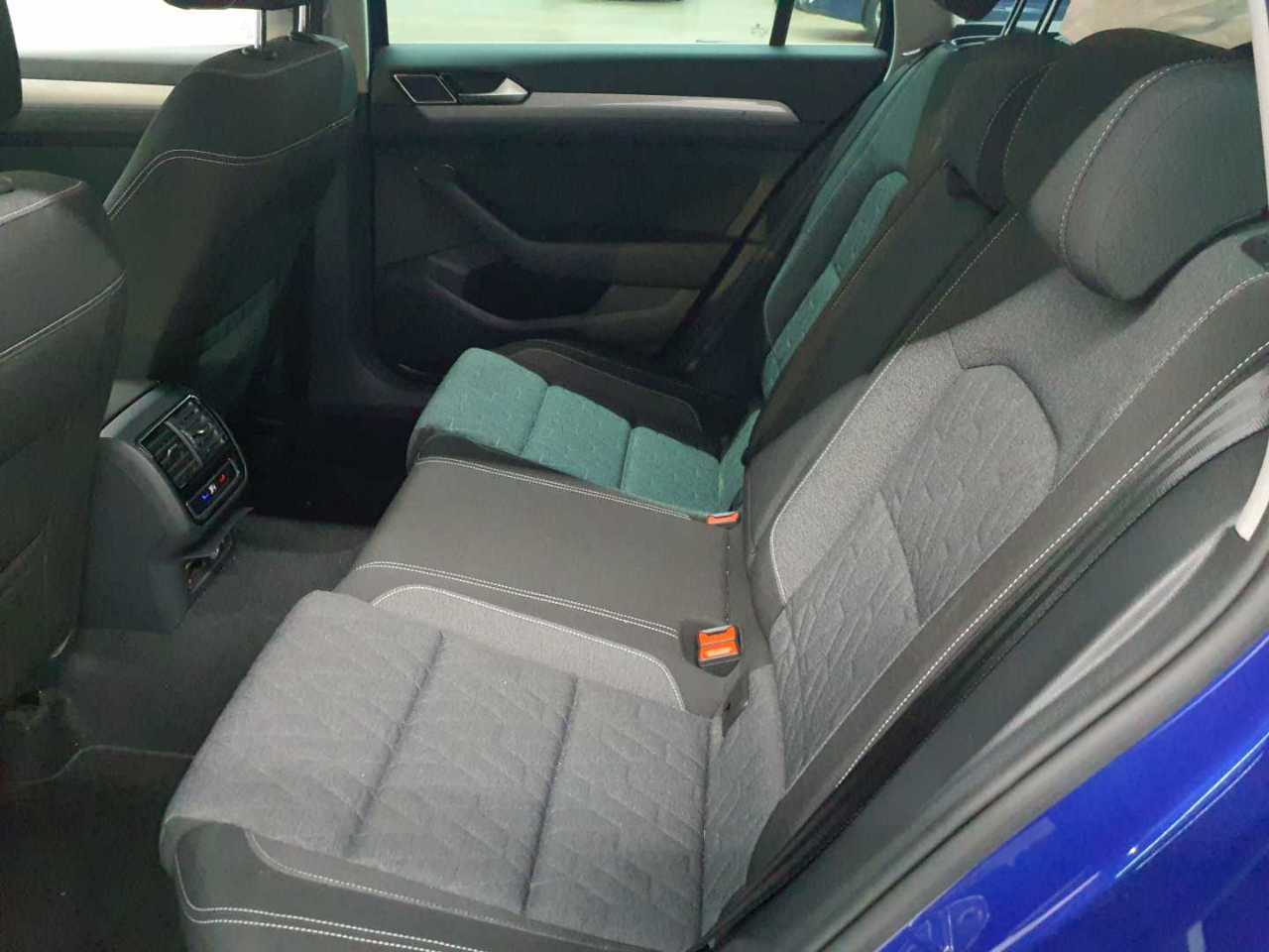 Vw Passat Variant 2.0 TDI SCR DSG Business 13