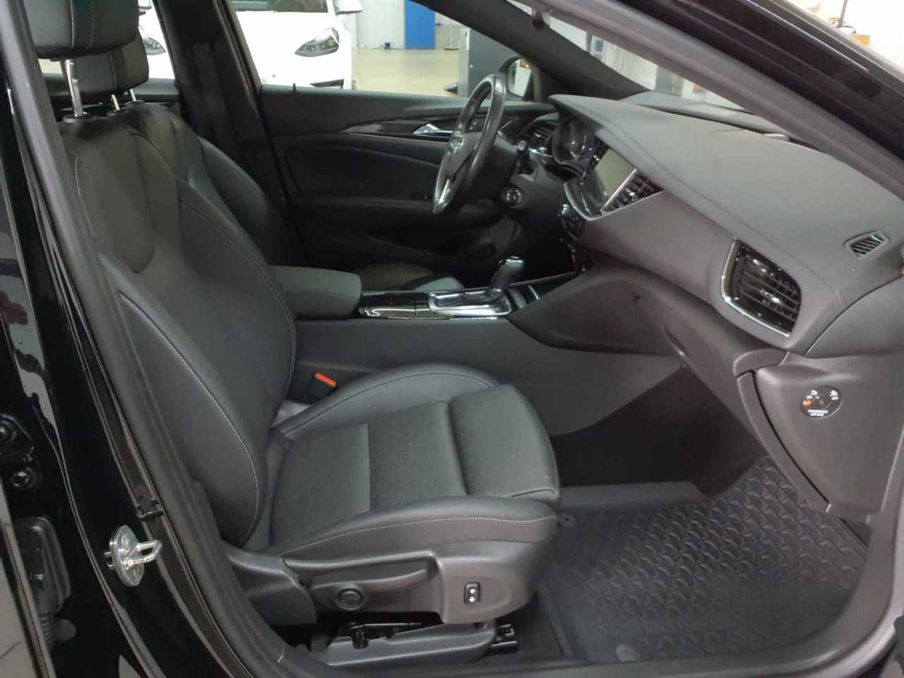 Opel Insignia Sports Tourer 2.0 Diesel Aut. Elegance 8
