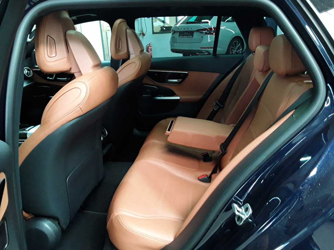 Mercedes-Benz C 300 e T 9G-TRONIC Avantgarde 13